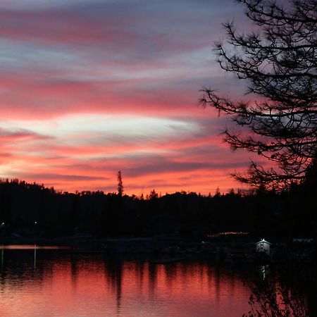 Eagles Nest At Bass Lake Near Yosemite With Boat Dock Exterior photo
